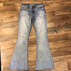American Eagle hi-rise Artist Jeans. Size 4 Flare!